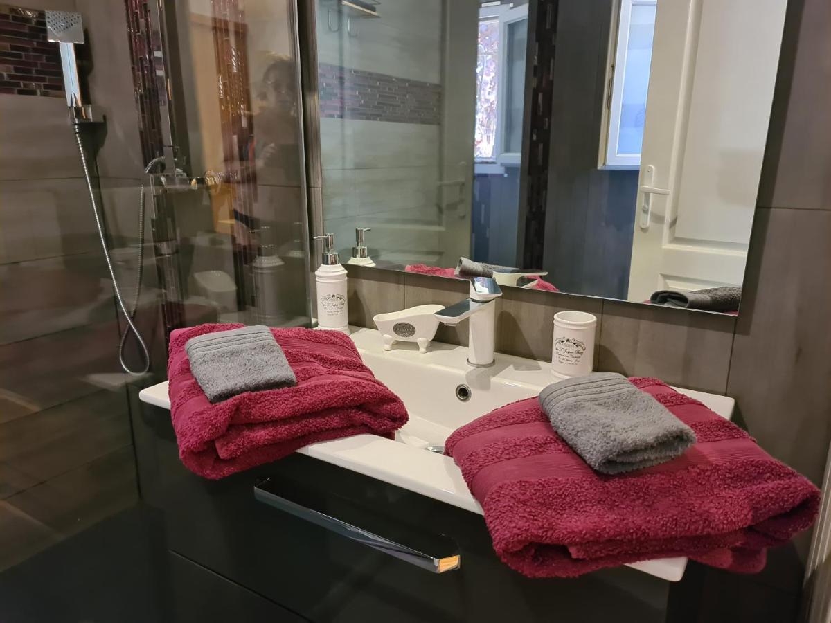 Appartements Dans Villa Privee Avec Piscine, Jardin, Parking Clos, Wifi, Climatisation ميرويْ المظهر الخارجي الصورة