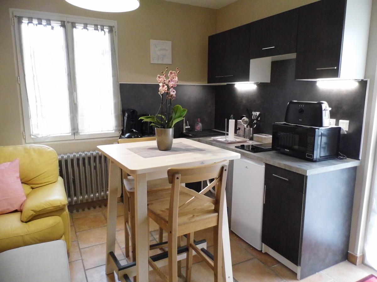 Appartements Dans Villa Privee Avec Piscine, Jardin, Parking Clos, Wifi, Climatisation ميرويْ المظهر الخارجي الصورة