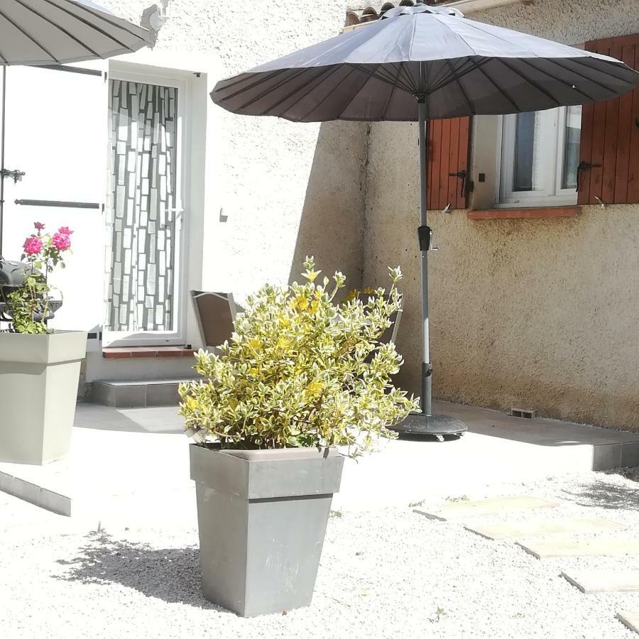 Appartements Dans Villa Privee Avec Piscine, Jardin, Parking Clos, Wifi, Climatisation ميرويْ المظهر الخارجي الصورة